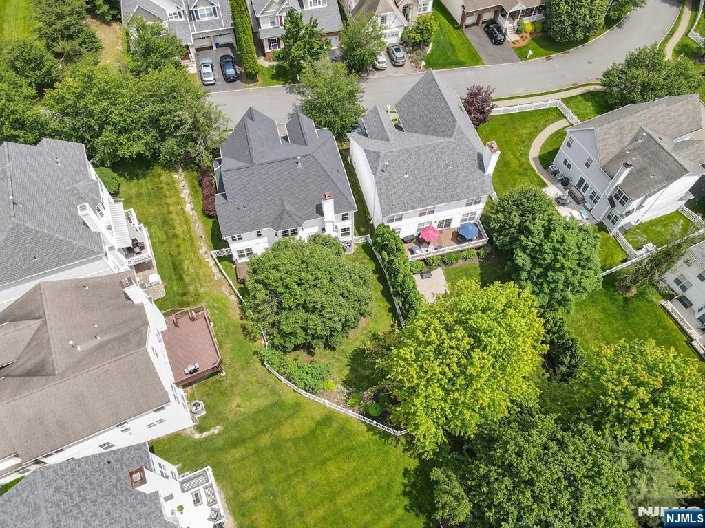 17 Crooked Hill
