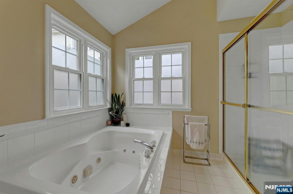 17 Crooked Hill