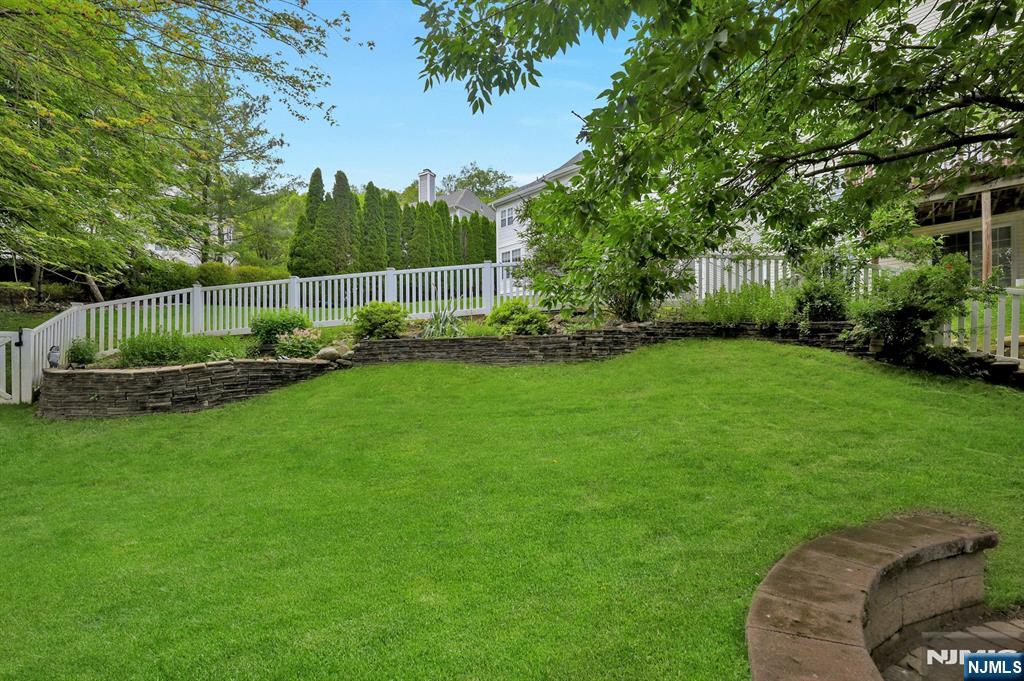 17 Crooked Hill