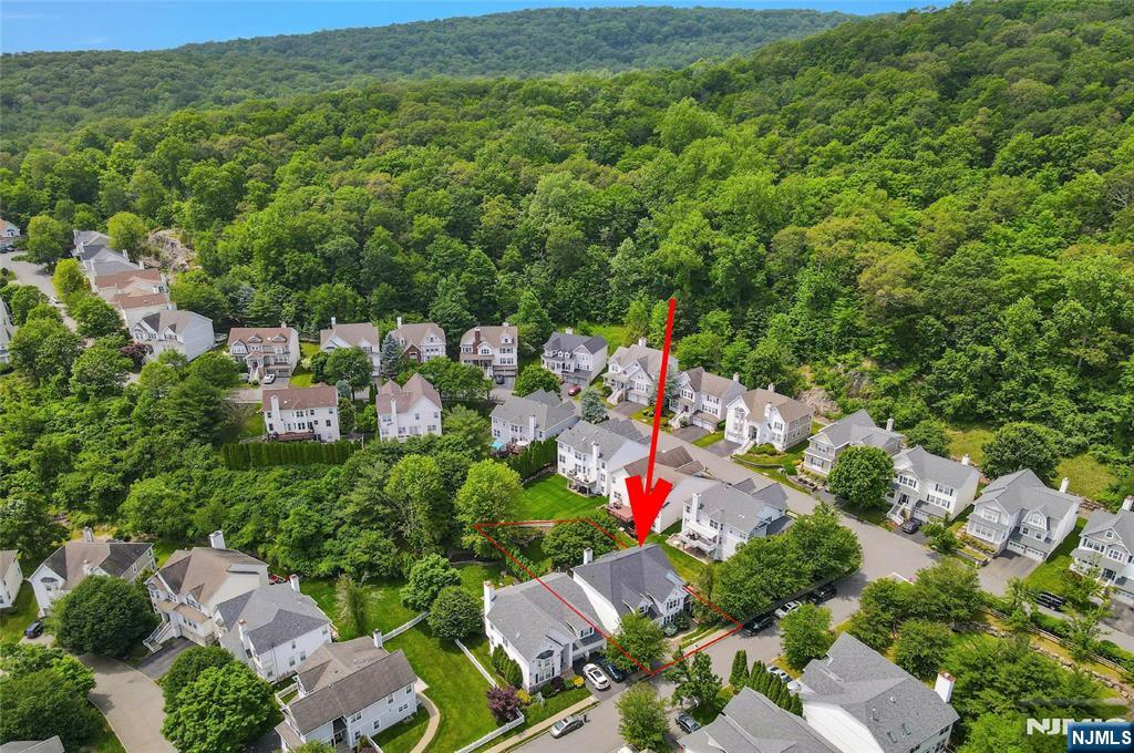 17 Crooked Hill