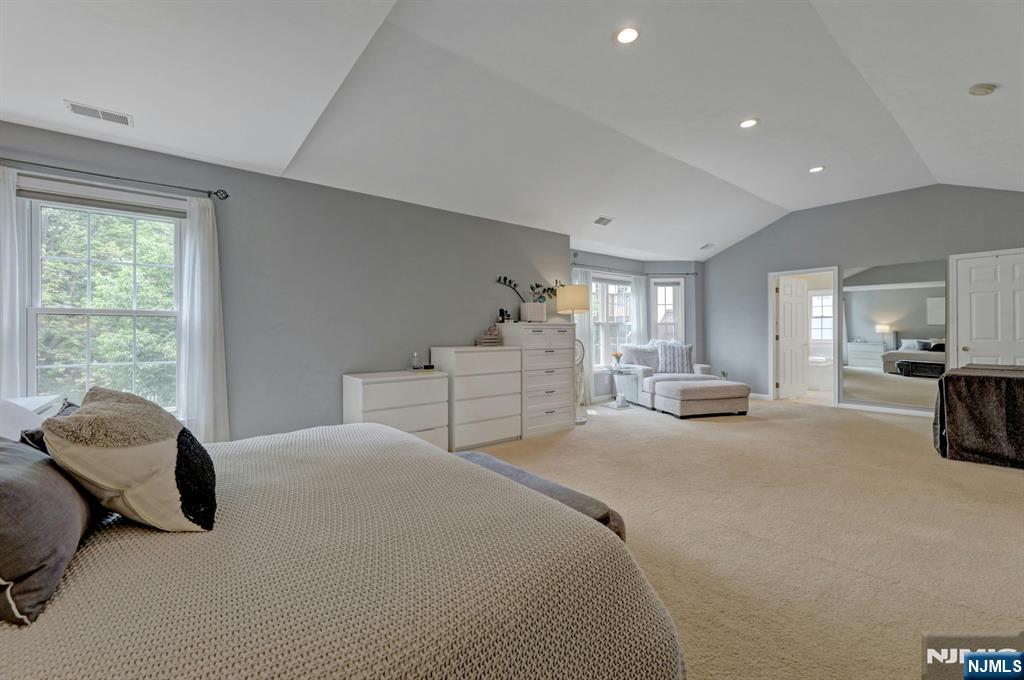 17 Crooked Hill