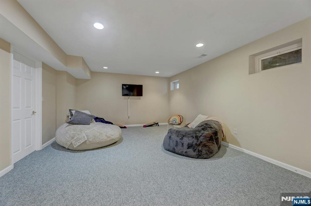 17 Crooked Hill
