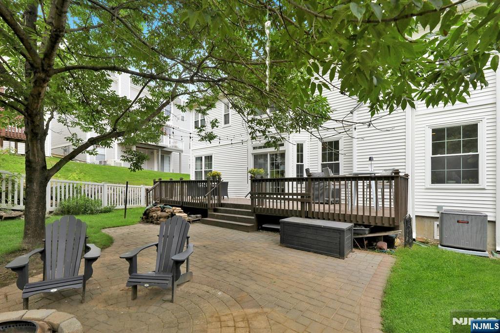17 Crooked Hill
