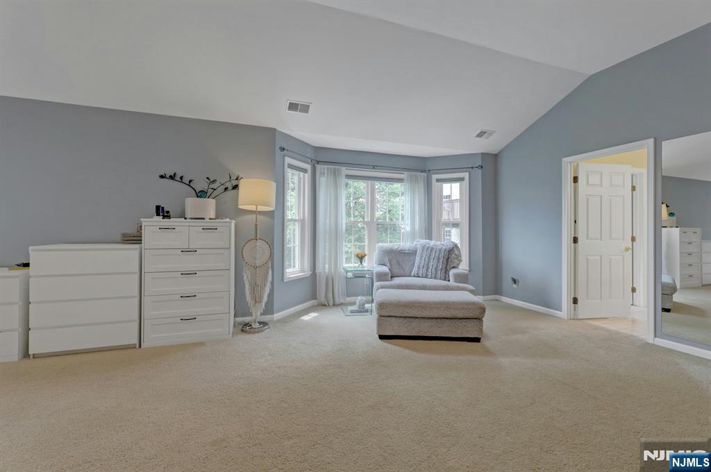 17 Crooked Hill