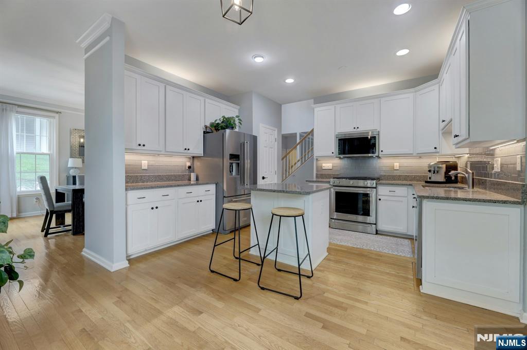 17 Crooked Hill