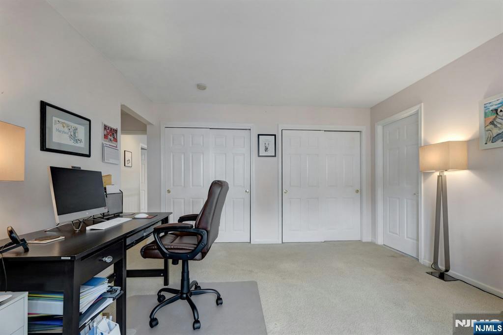 17 Crooked Hill
