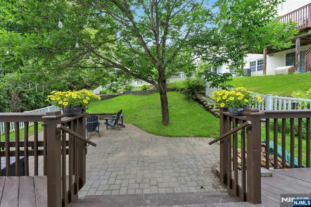 17 Crooked Hill