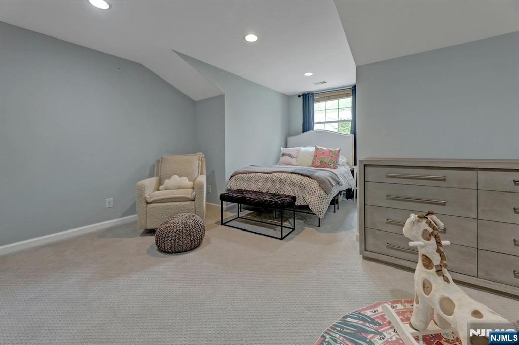 17 Crooked Hill