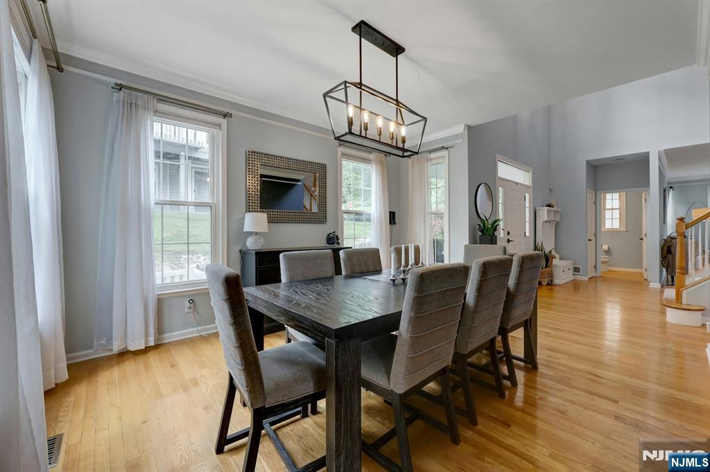 17 Crooked Hill