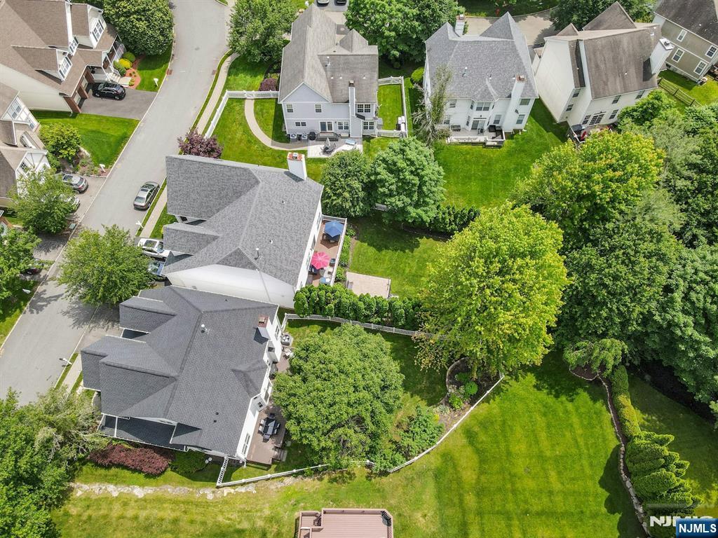 17 Crooked Hill