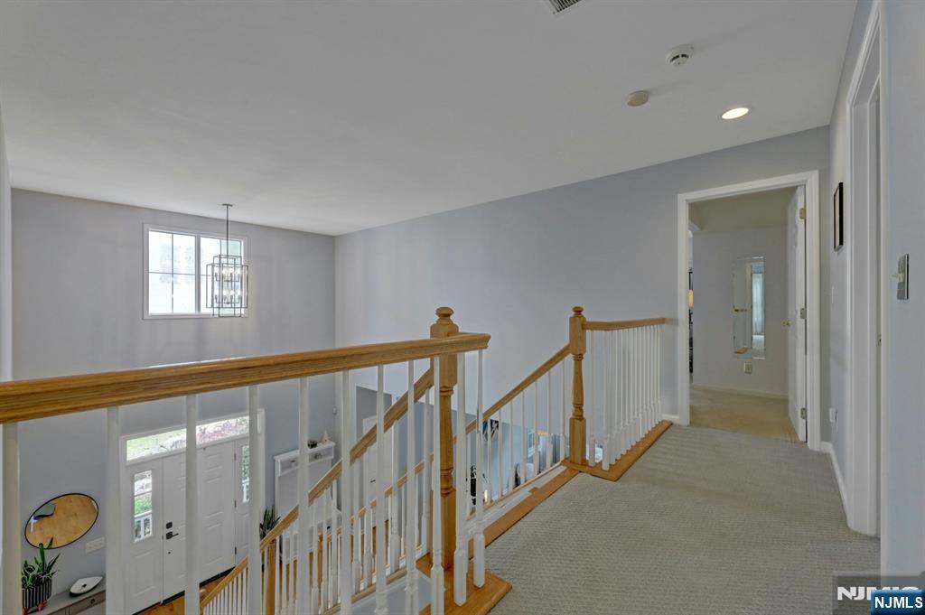 17 Crooked Hill