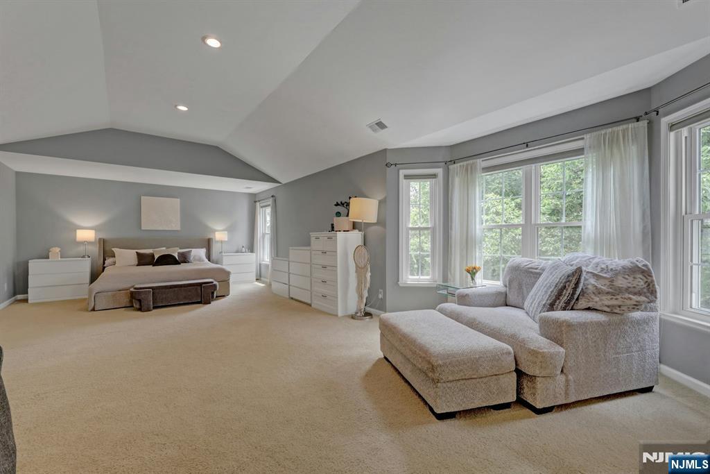 17 Crooked Hill