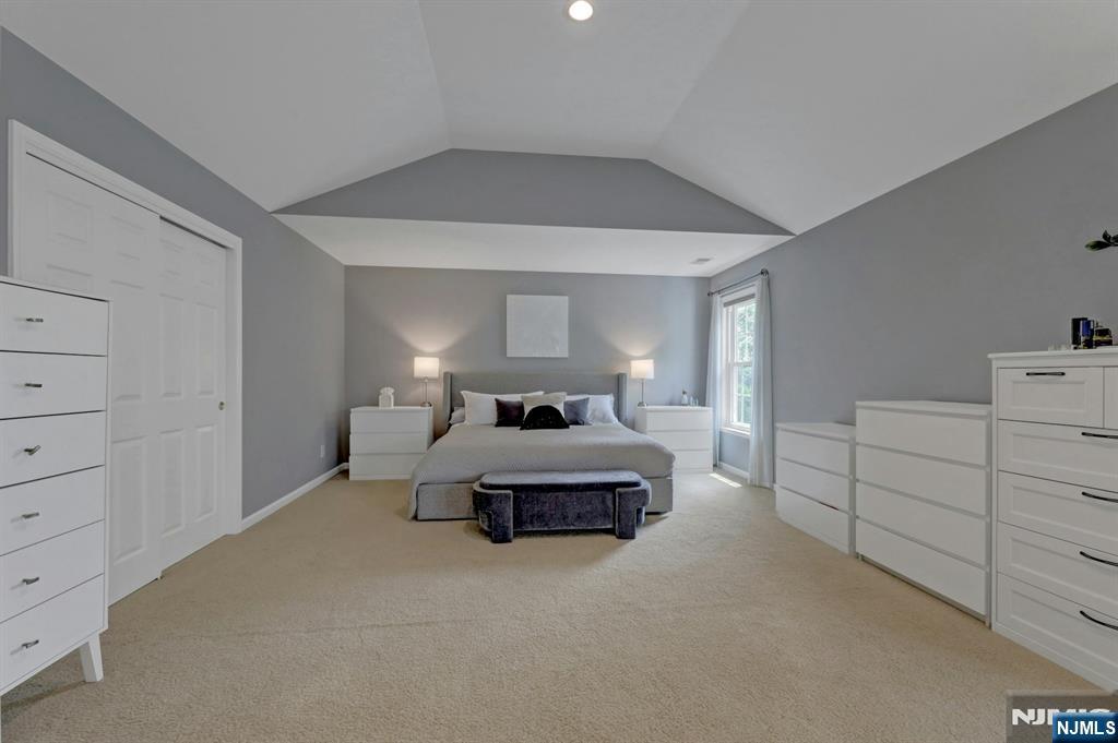 17 Crooked Hill