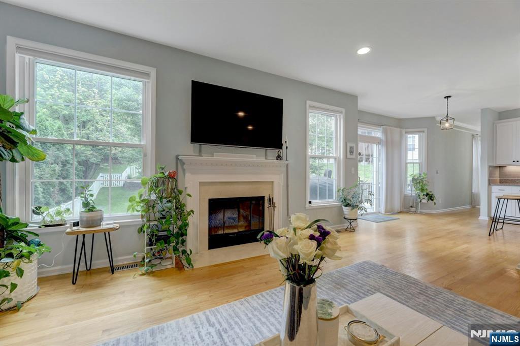 17 Crooked Hill