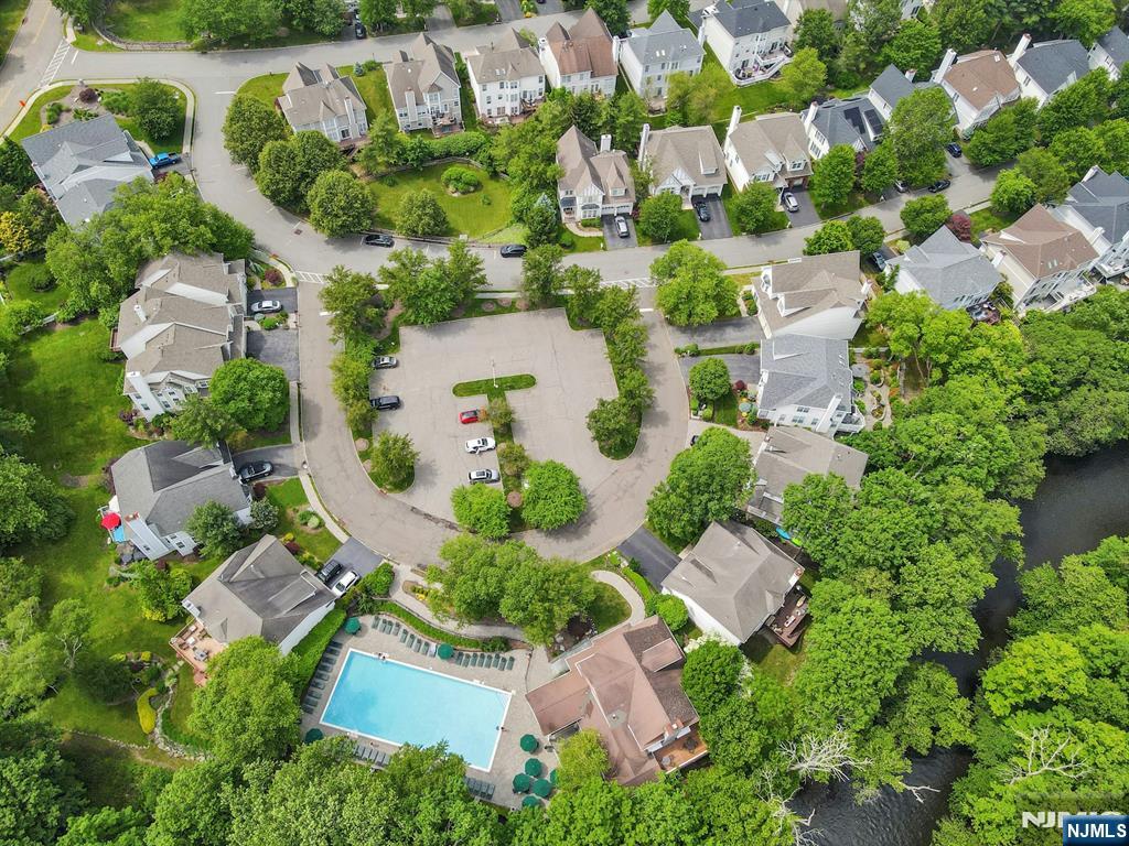 17 Crooked Hill