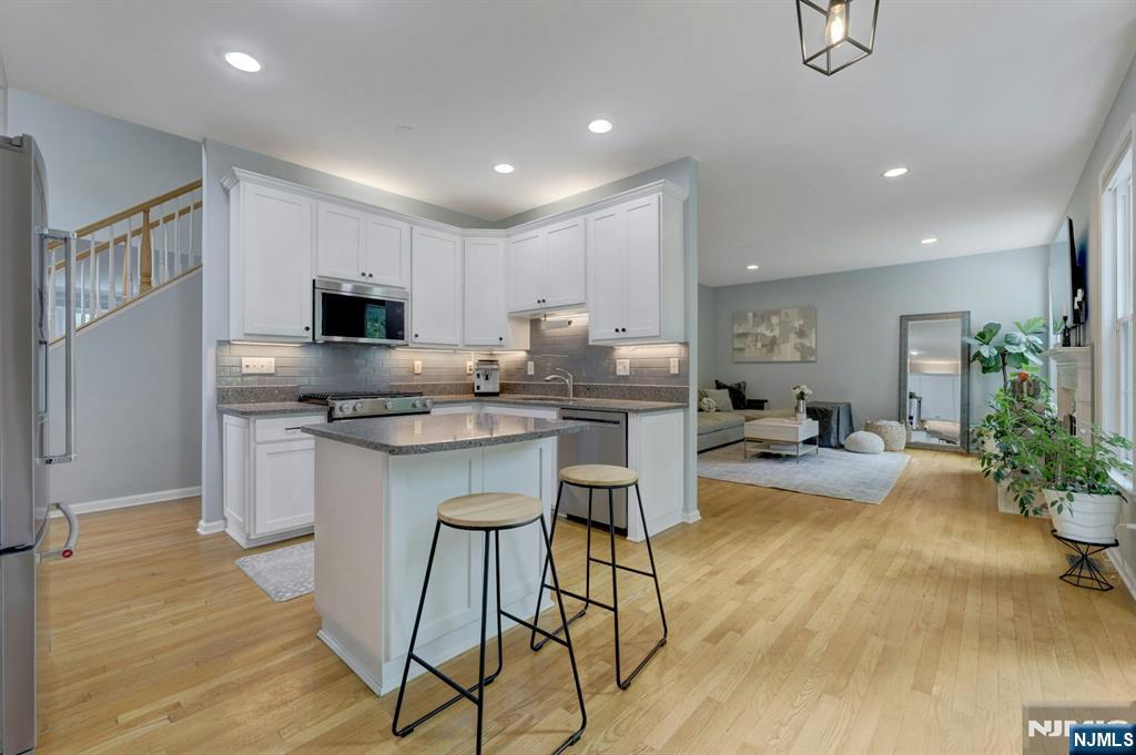 17 Crooked Hill