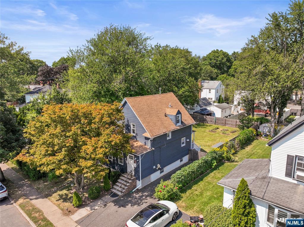 587 Kenwood Place