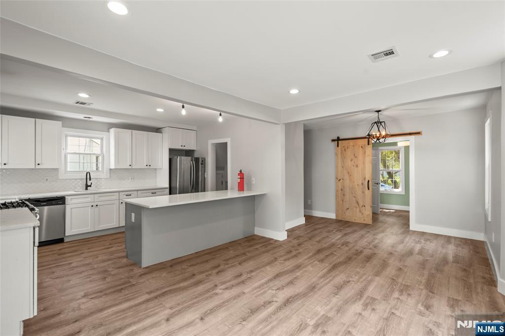 587 Kenwood Place