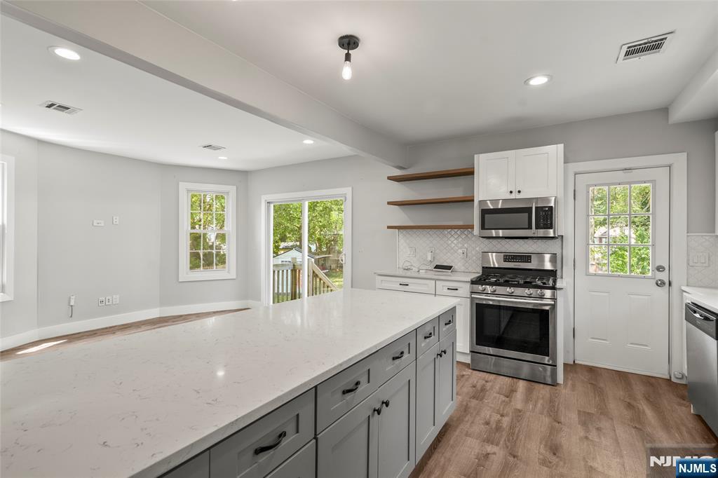587 Kenwood Place