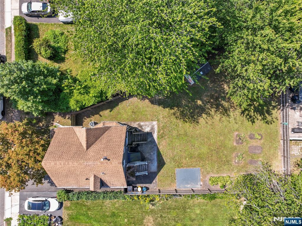587 Kenwood Place