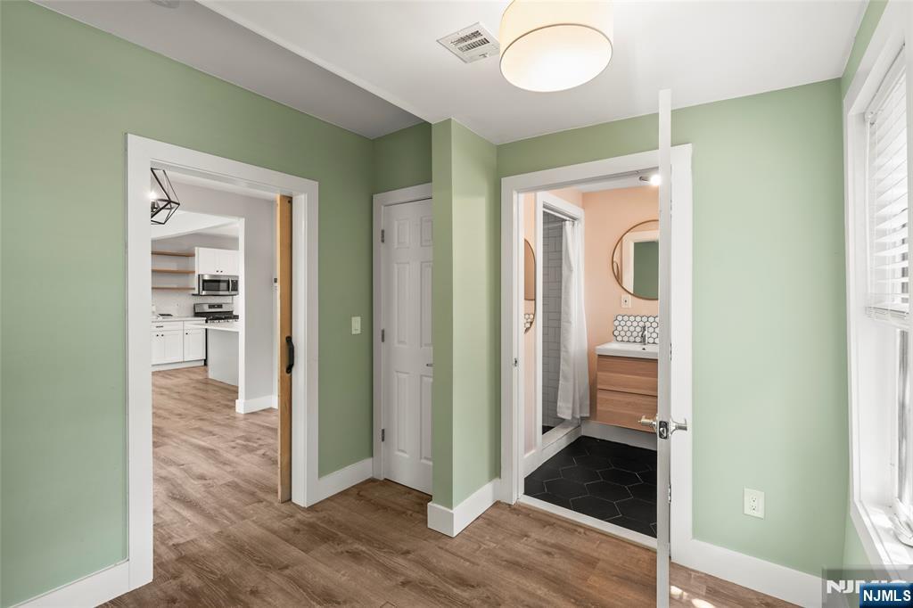 587 Kenwood Place