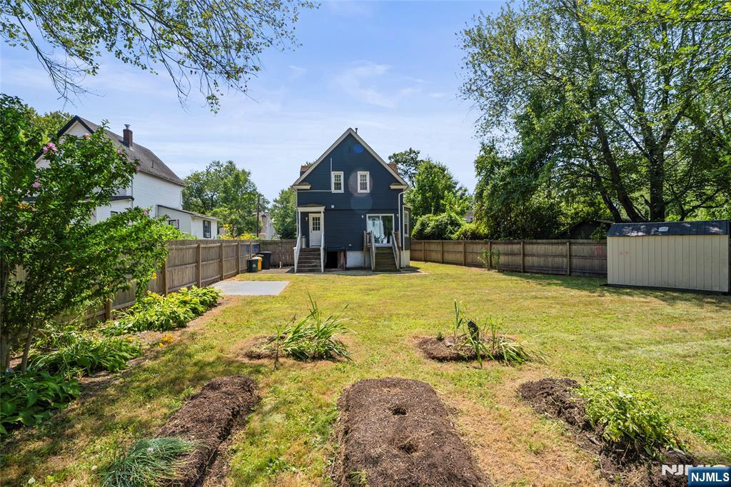 587 Kenwood Place