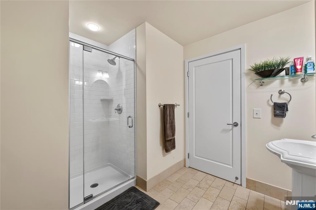 1125 Maxwell Lane 711