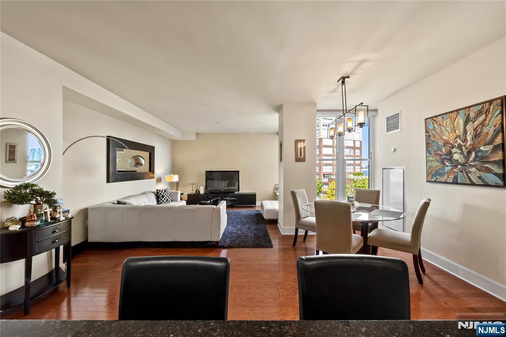 1125 Maxwell Lane 711