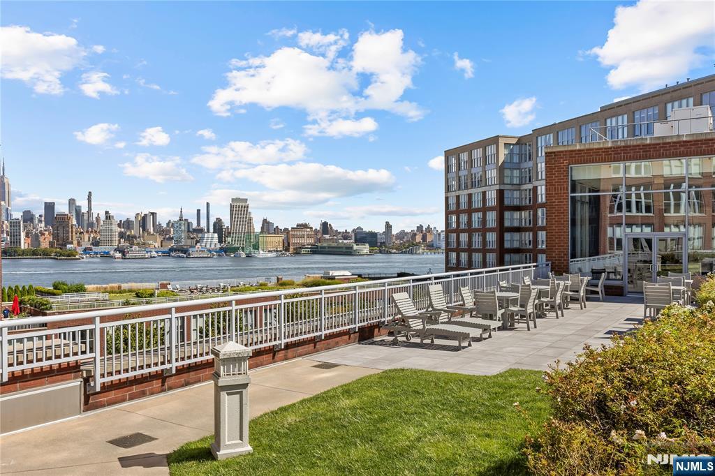 1125 Maxwell Lane 711