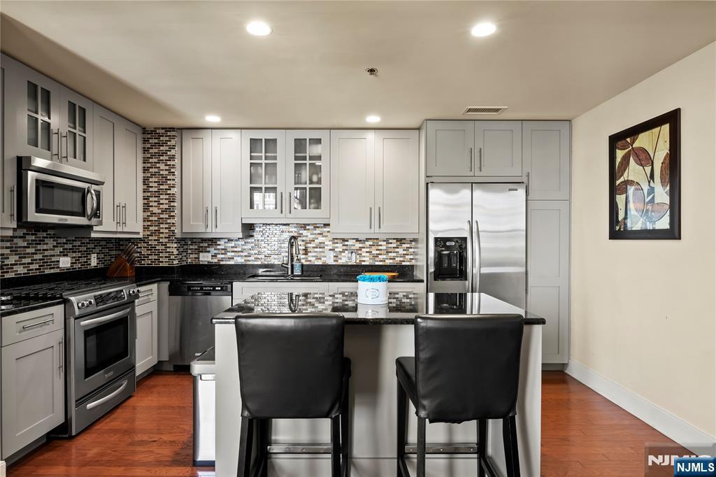 1125 Maxwell Lane 711