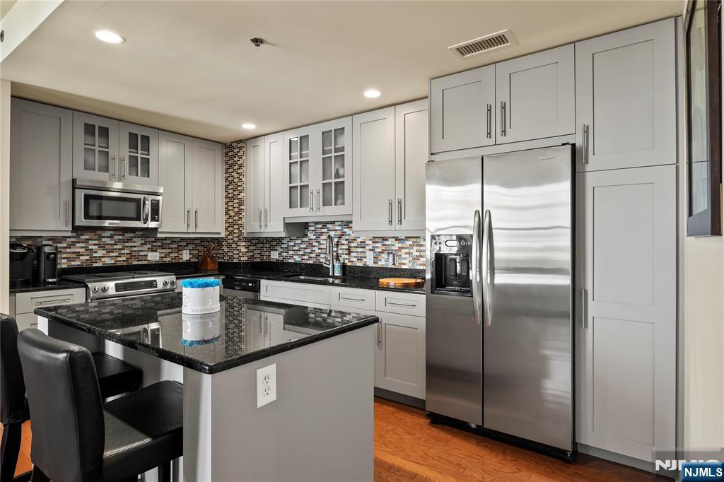 1125 Maxwell Lane 711