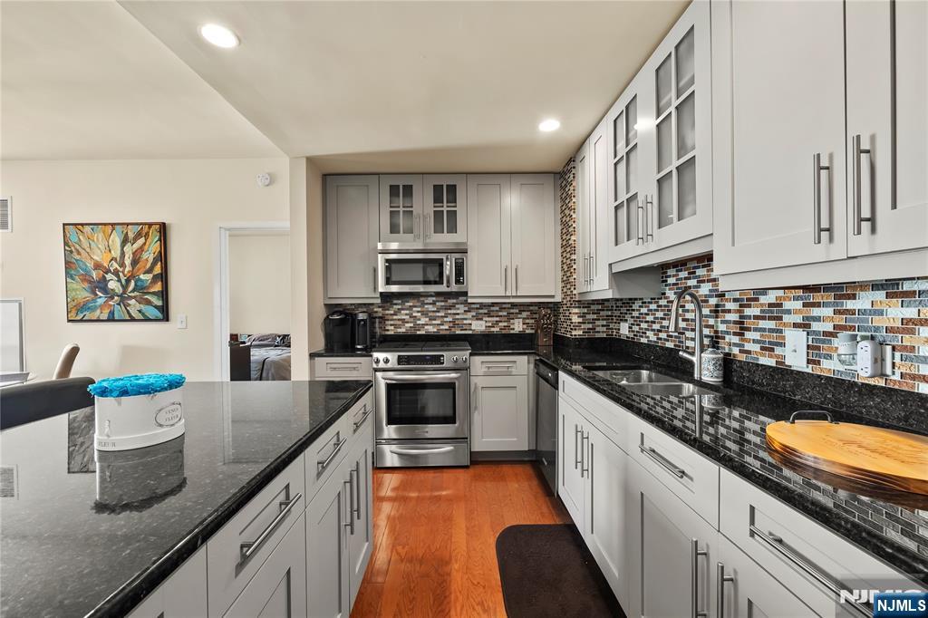 1125 Maxwell Lane 711