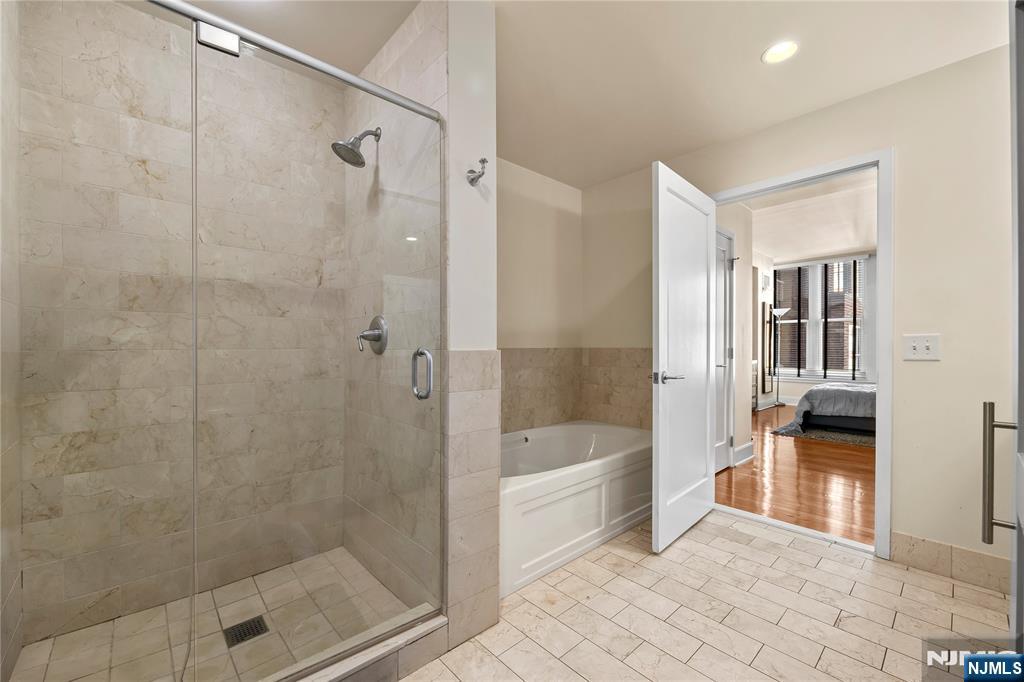 1125 Maxwell Lane 711