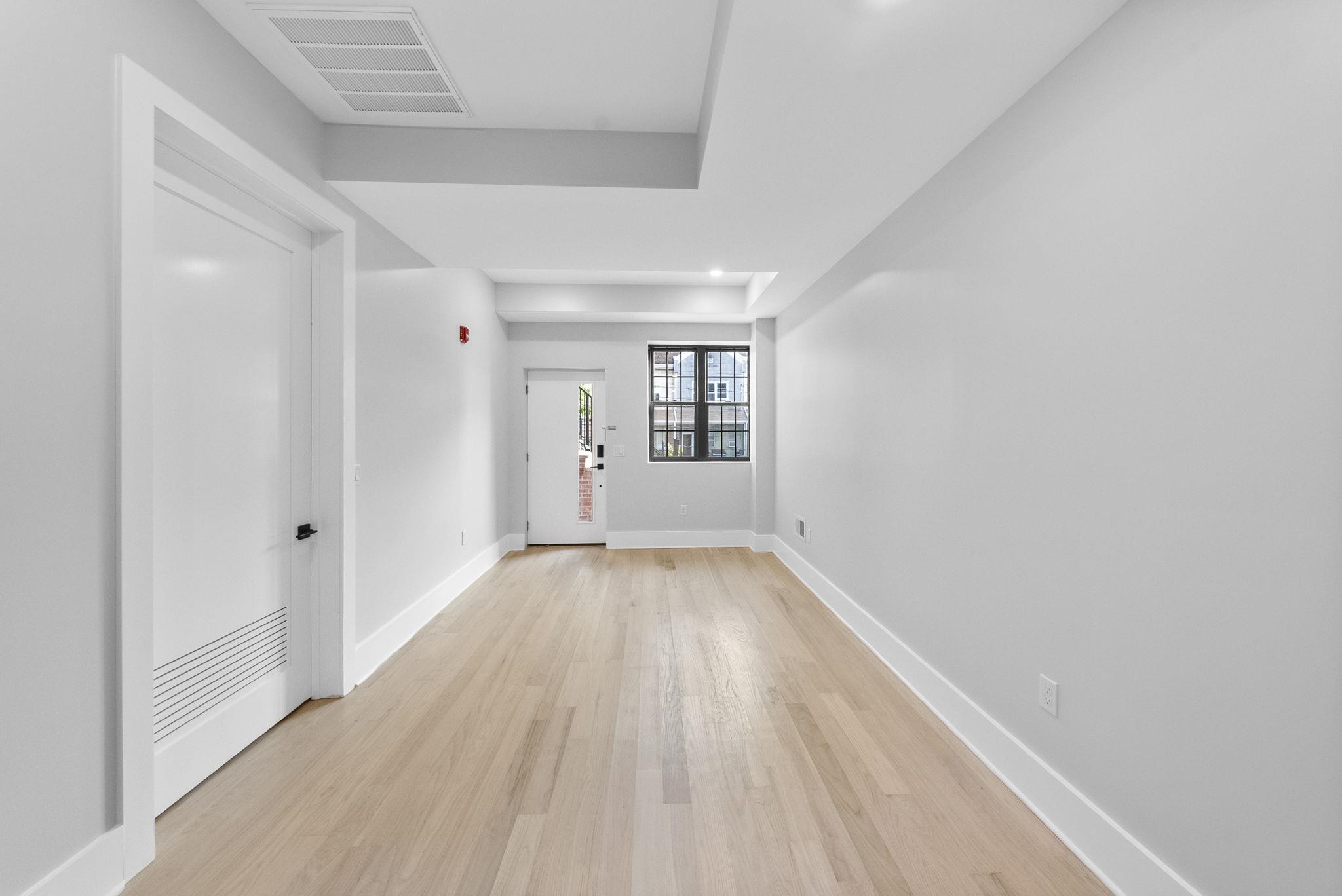 124 GLENWOOD AVE Unit: 1