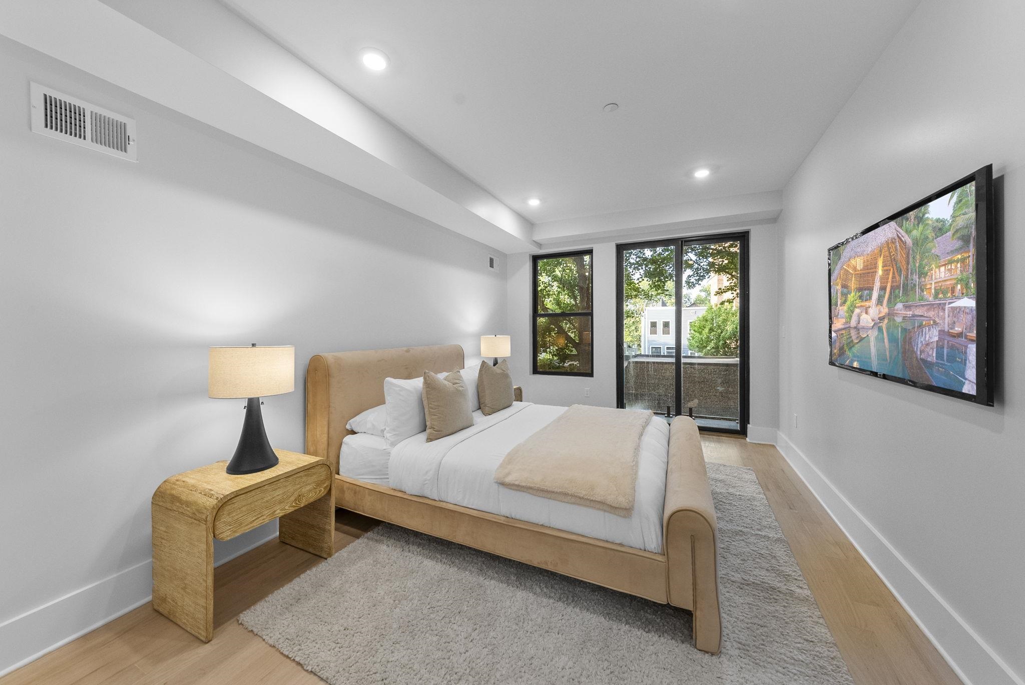 124 GLENWOOD AVE Unit: 1