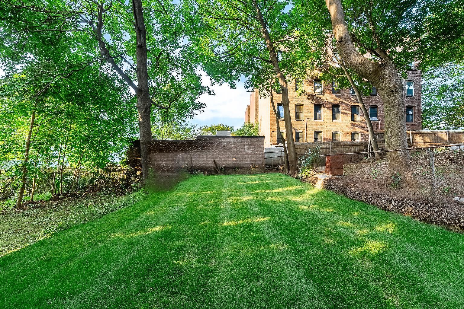 124 GLENWOOD AVE Unit: 1