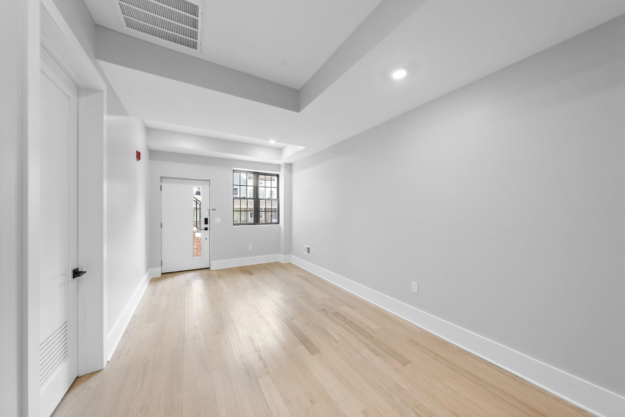 124 GLENWOOD AVE Unit: 1