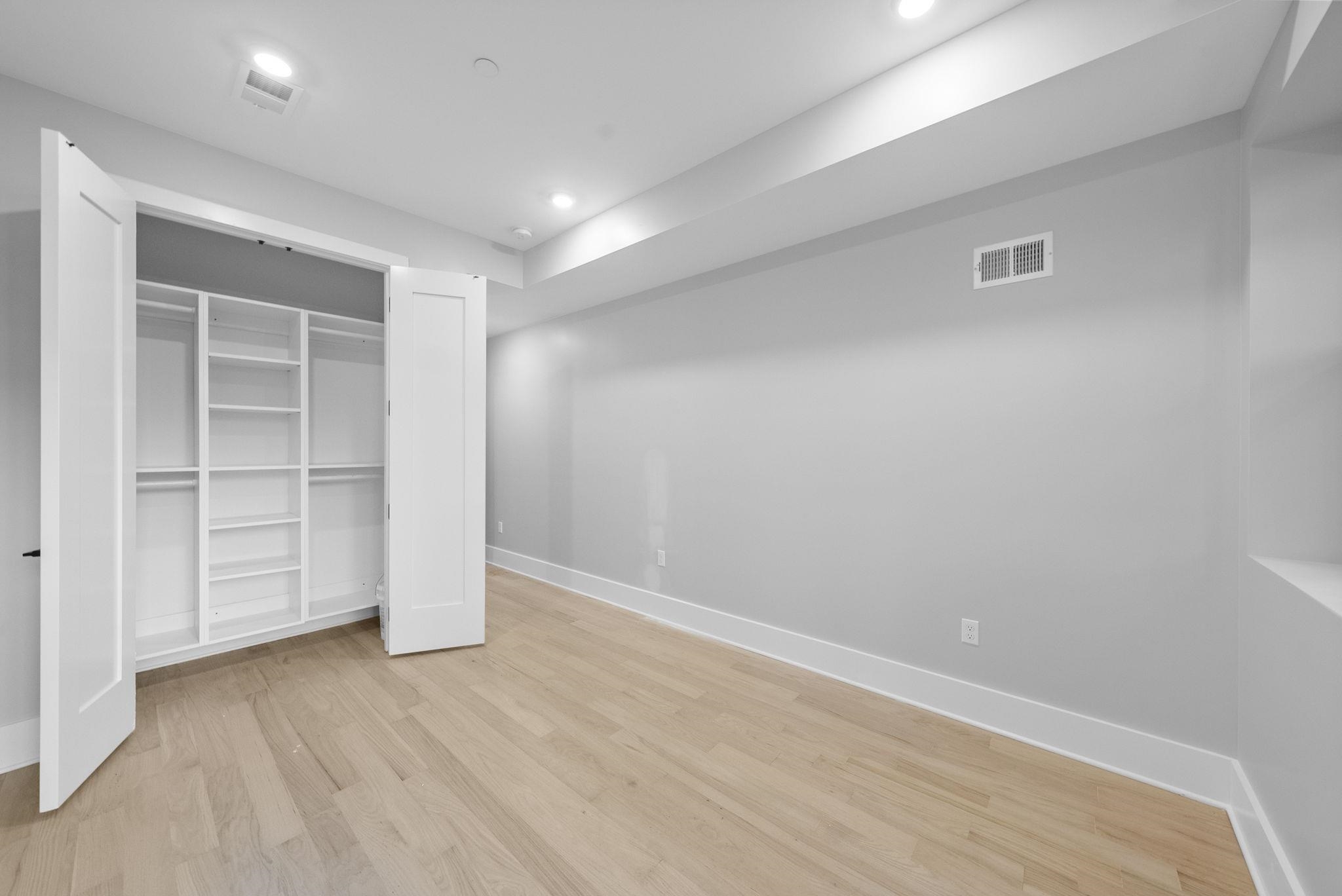 124 GLENWOOD AVE Unit: 1