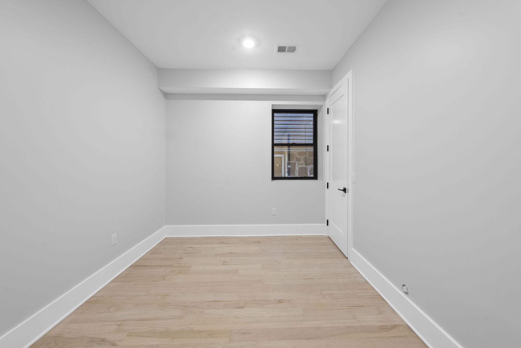 124 GLENWOOD AVE Unit: 1