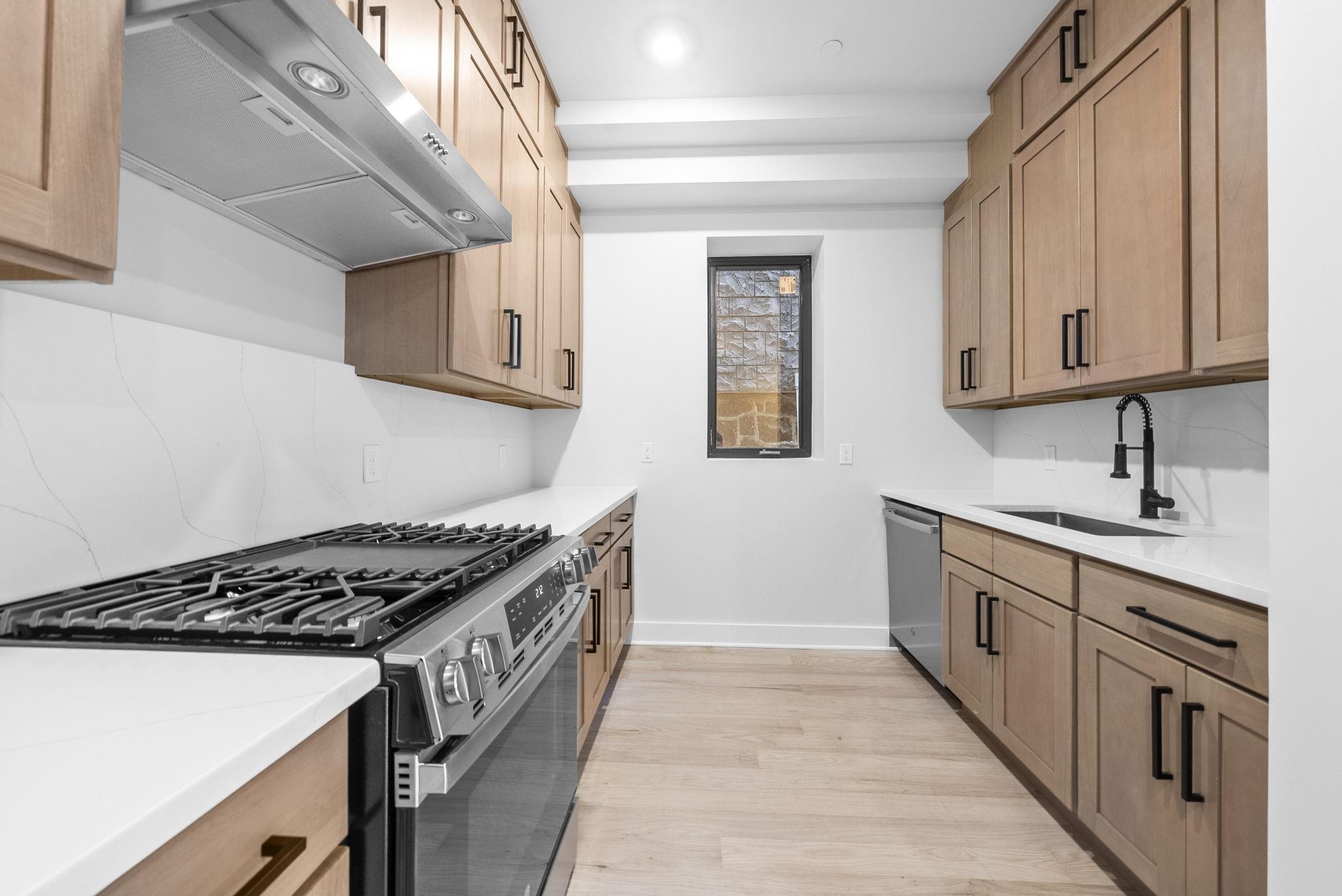 124 GLENWOOD AVE Unit: 1