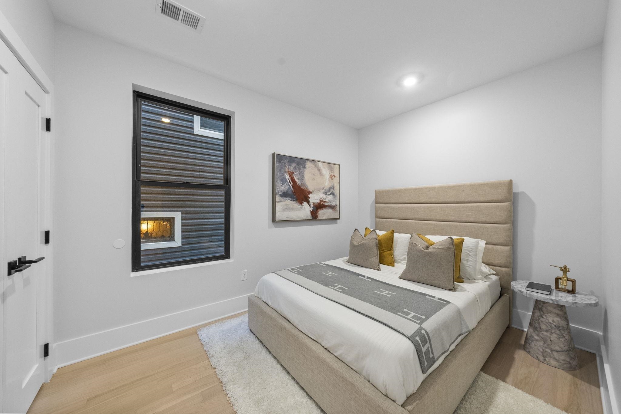 124 GLENWOOD AVE Unit: 4