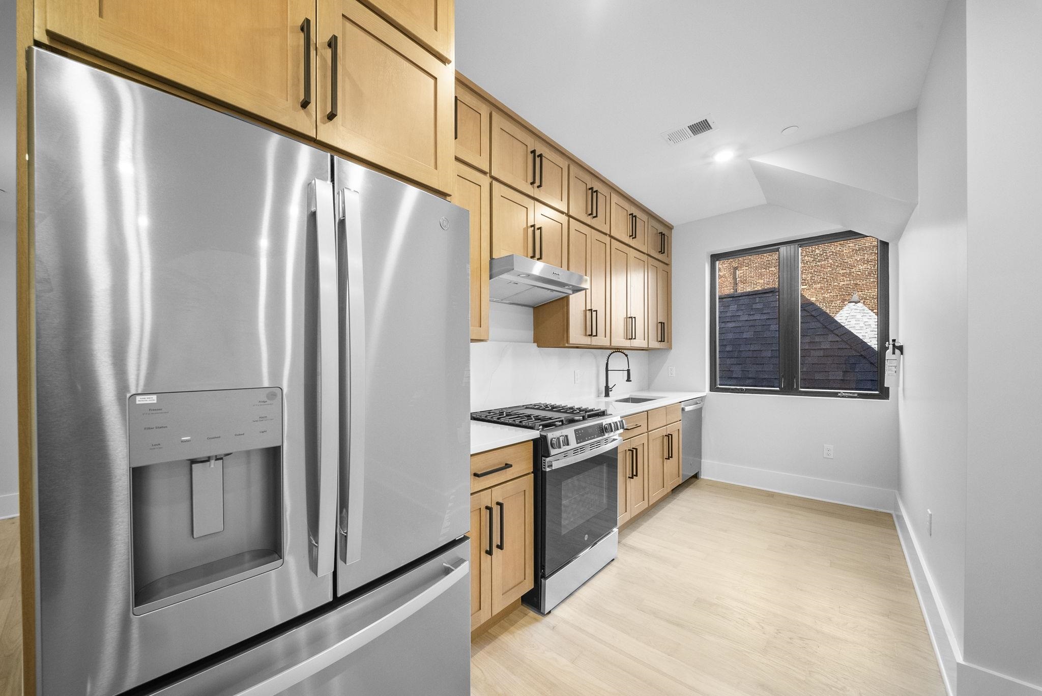 124 GLENWOOD AVE Unit: 4