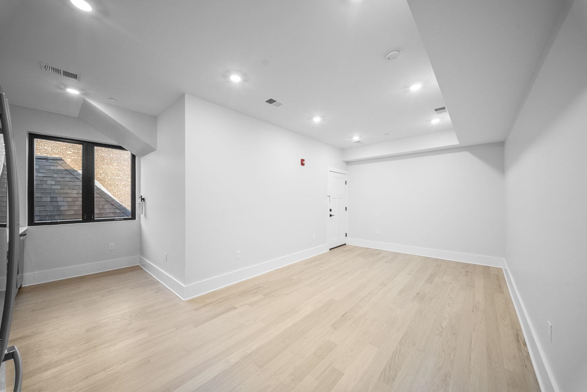 124 GLENWOOD AVE Unit: 4