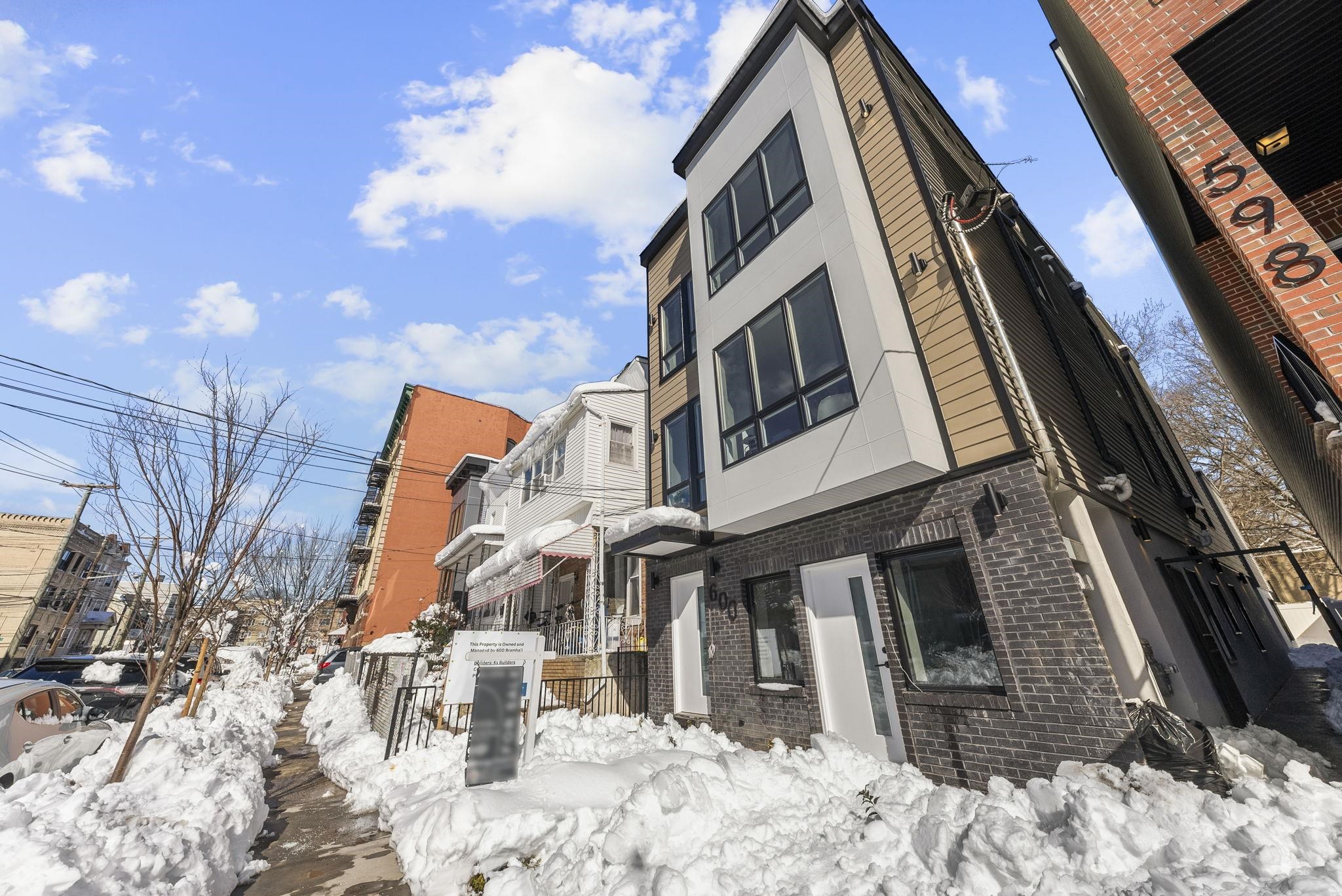 600 BRAMHALL AVE Unit: 2