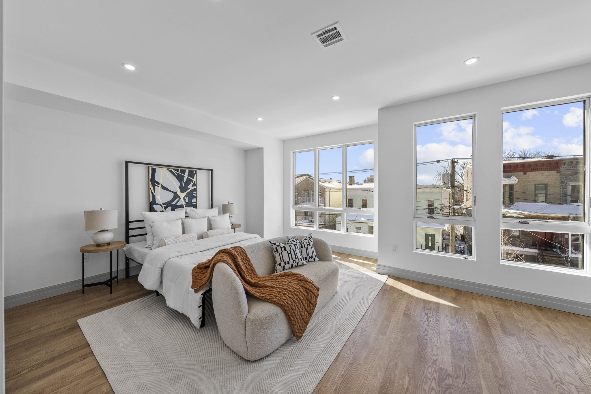 600 BRAMHALL AVE Unit: 2