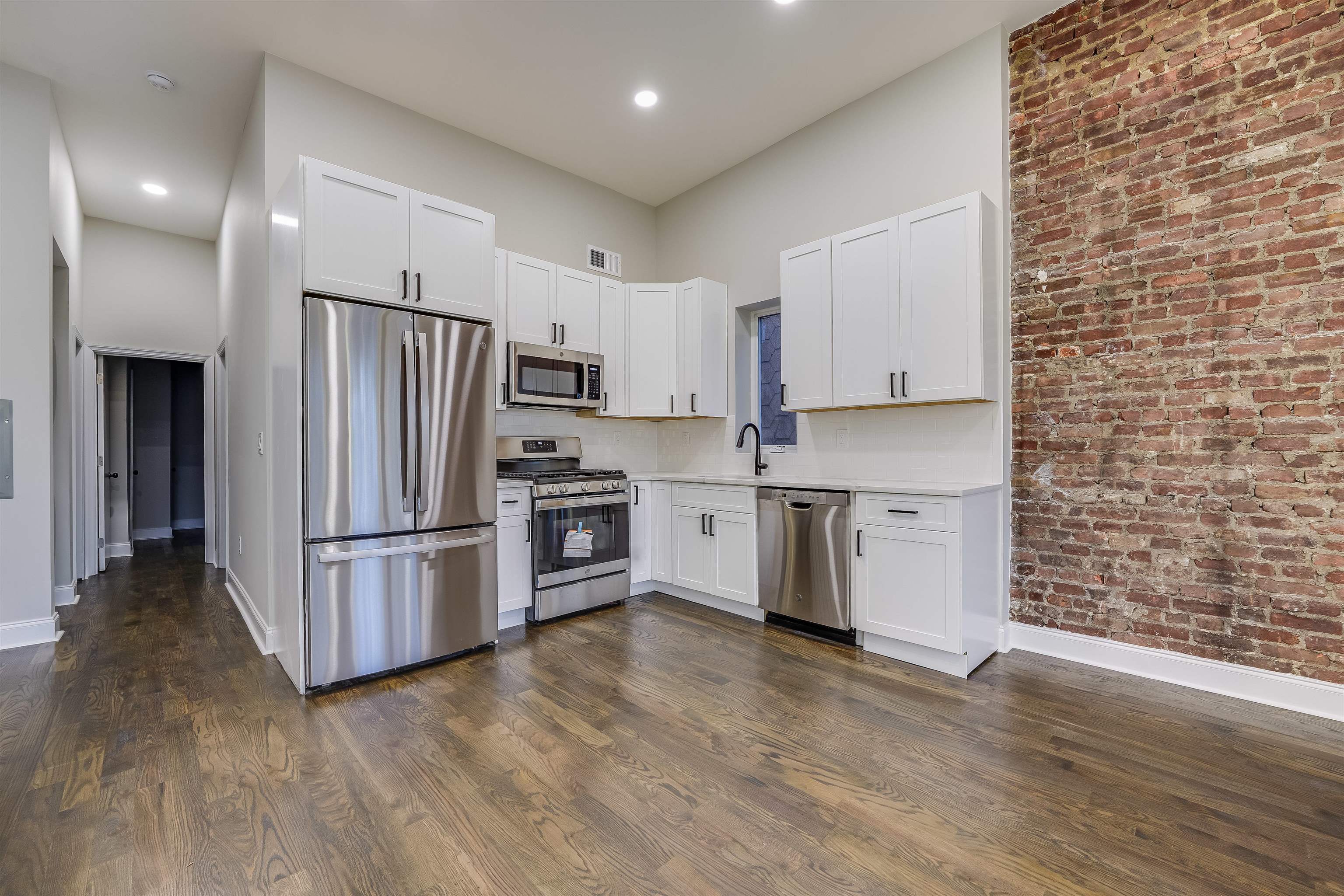 172 MALLORY AVE Unit: 2