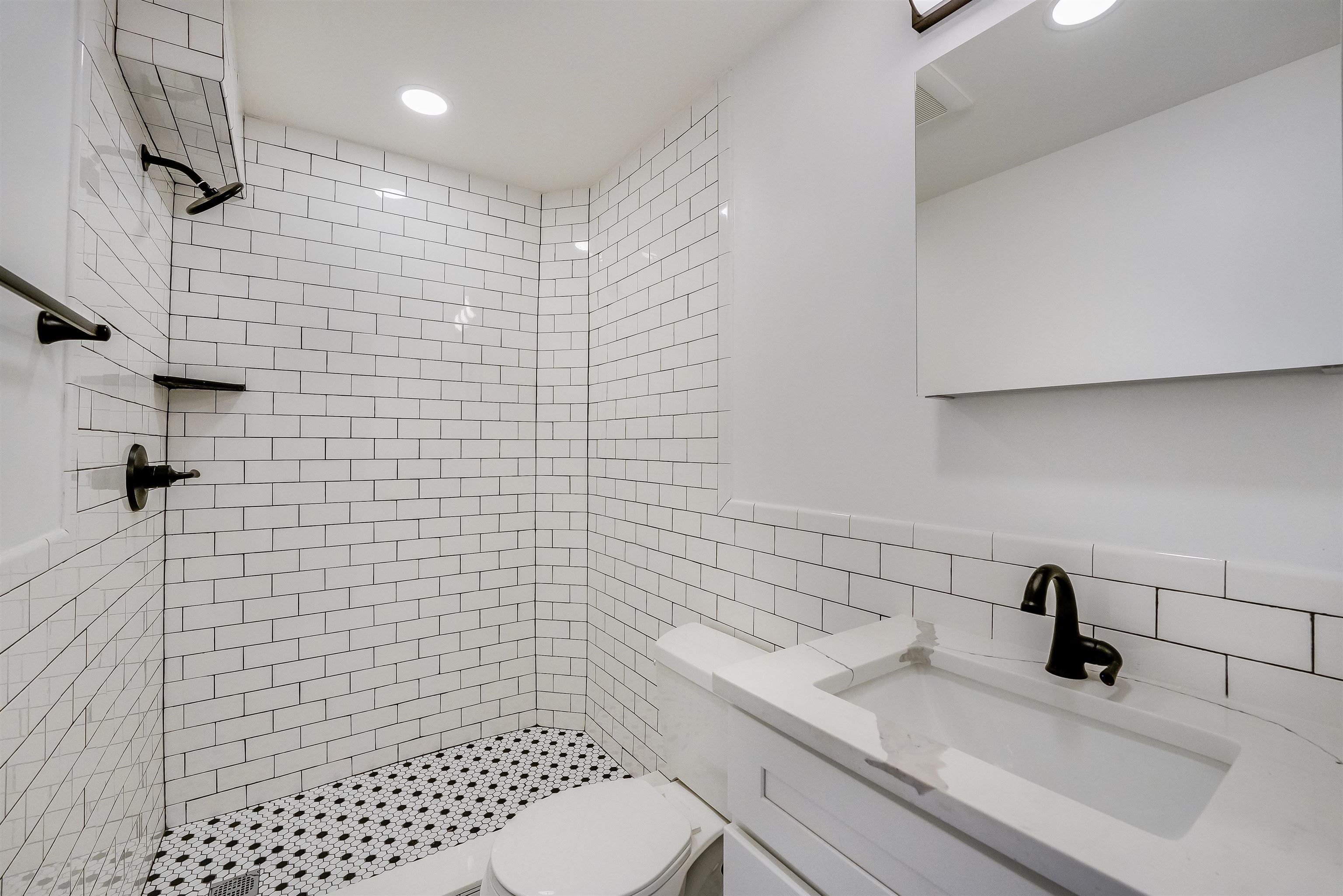 172 MALLORY AVE Unit: 4