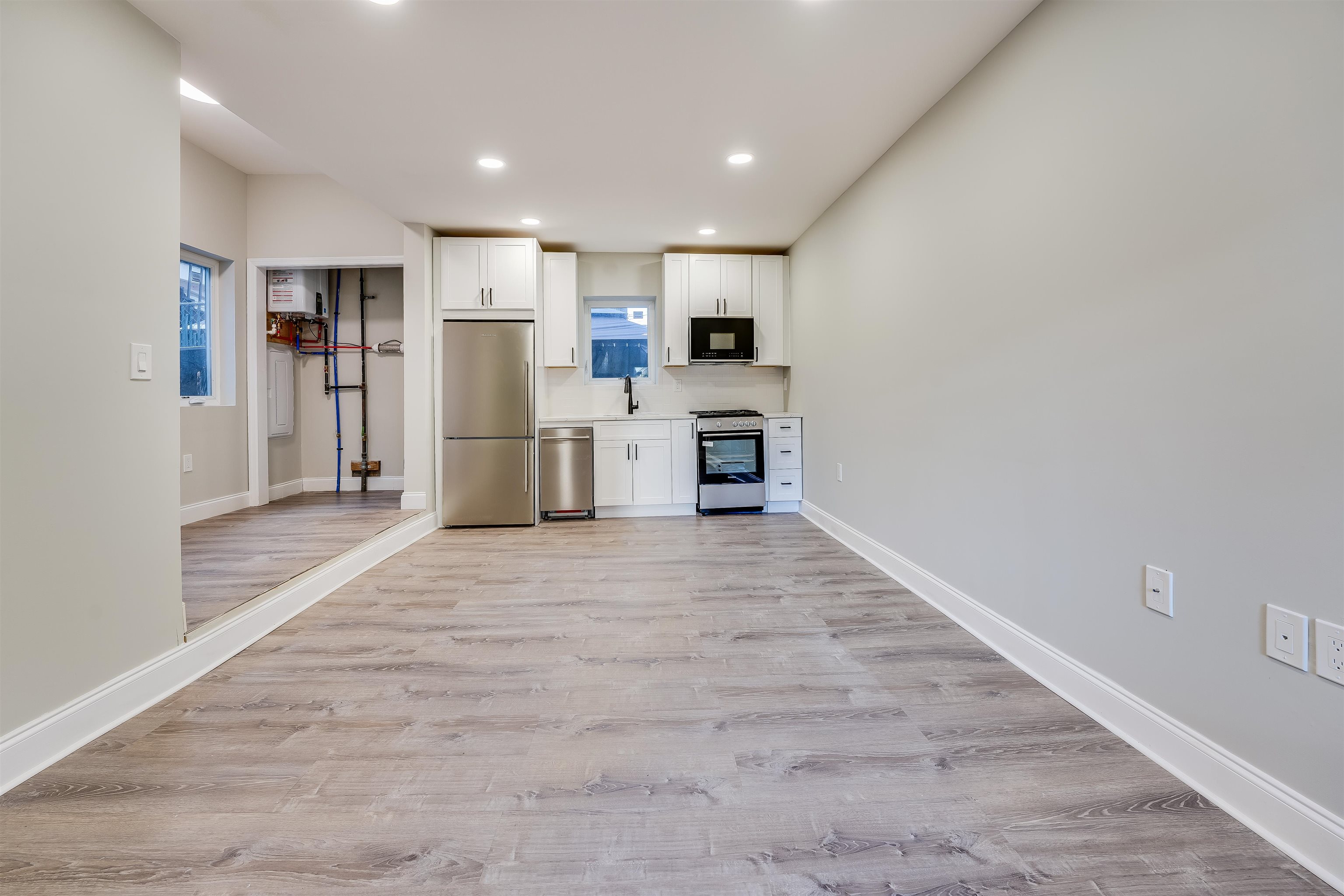 172 MALLORY AVE Unit: 4