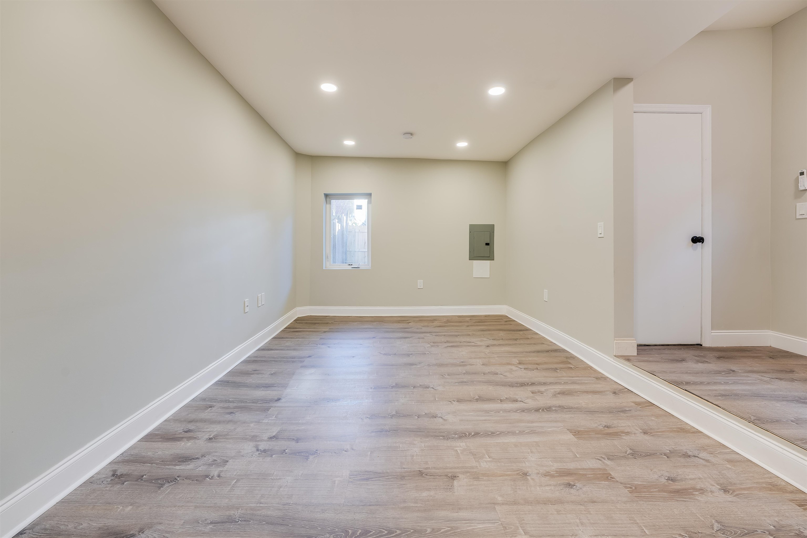 172 MALLORY AVE Unit: 4