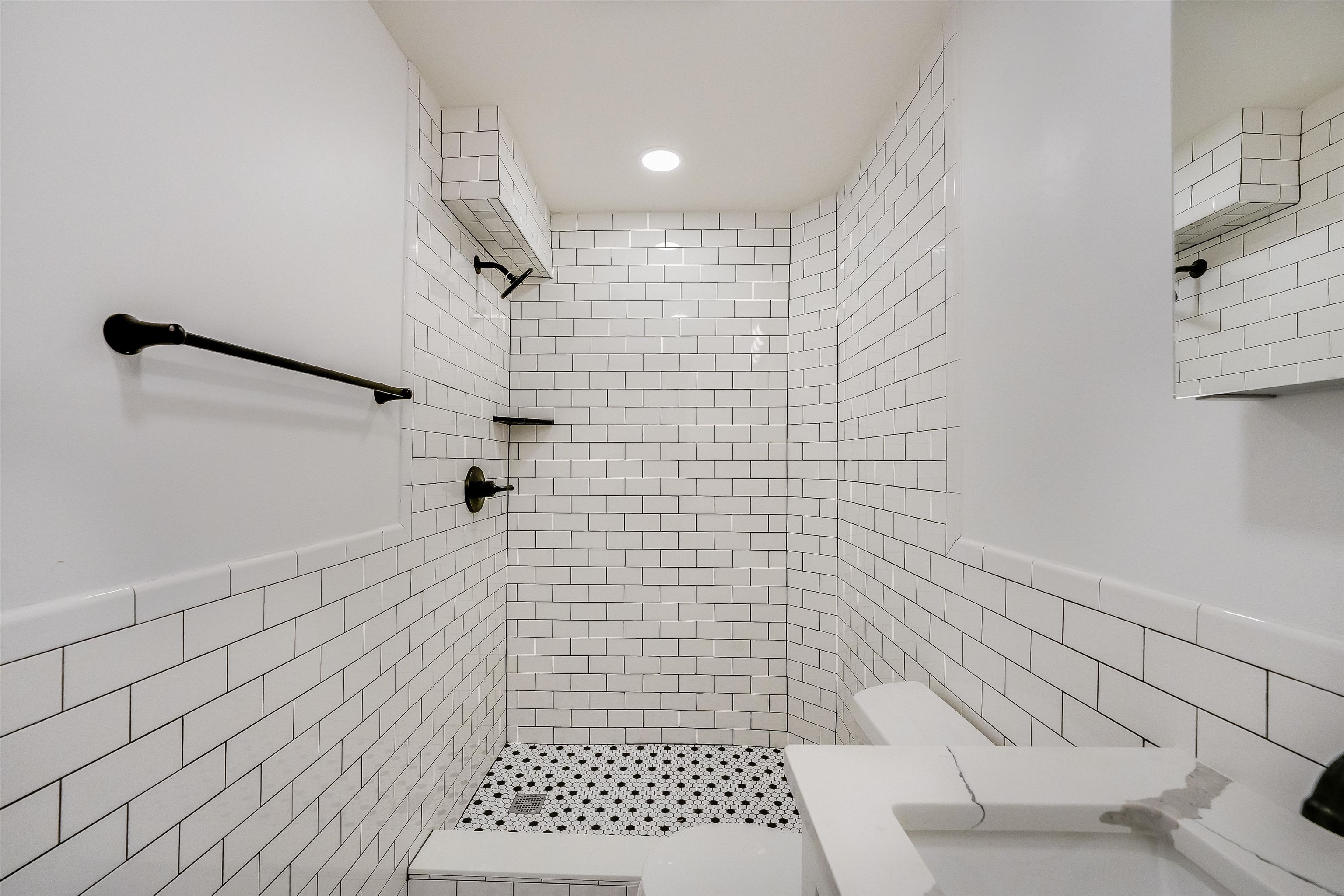 172 MALLORY AVE Unit: 4